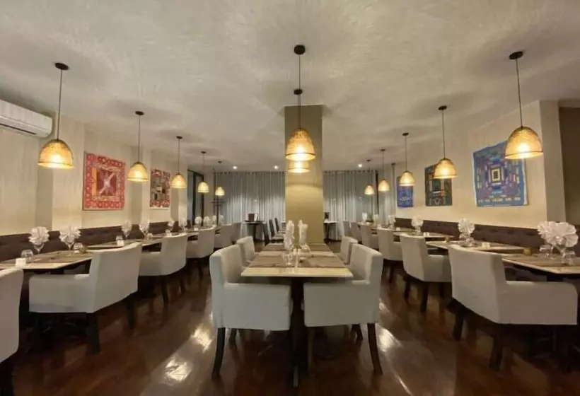 Fly Inn Madagascar Hotel   Navette Gratuite H24   à 300m De L Aéroport International Ivato Antananar