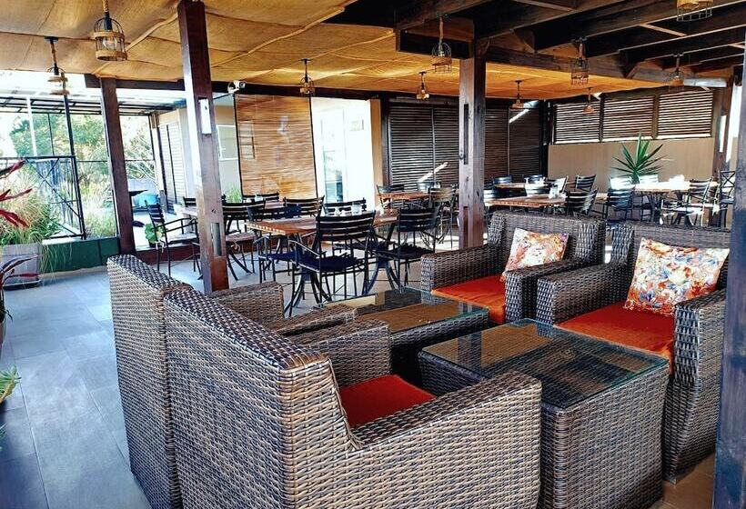 Fly Inn Madagascar Hotel Navette Gratuite H24 à 300m De L Aéroport International Ivato Antananar