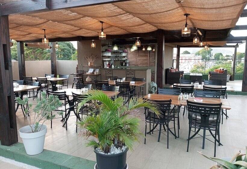 Fly Inn Madagascar Hotel Navette Gratuite H24 à 300m De L Aéroport International Ivato Antananar