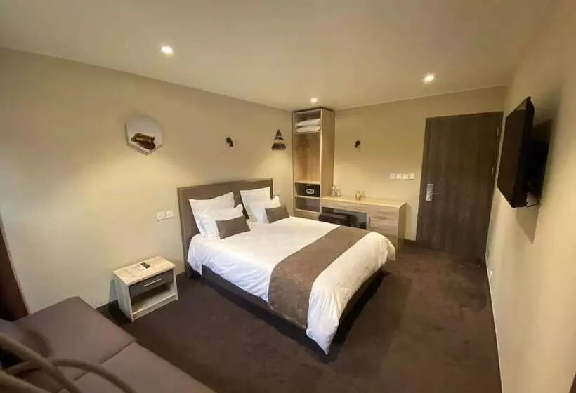 Fly Inn Madagascar Hotel   Navette Gratuite H24   à 300m De L Aéroport International Ivato Antananar