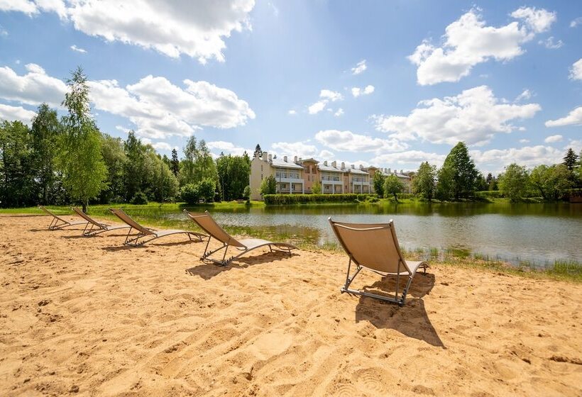 בית מלון כפרי Tropicana Park Country Club