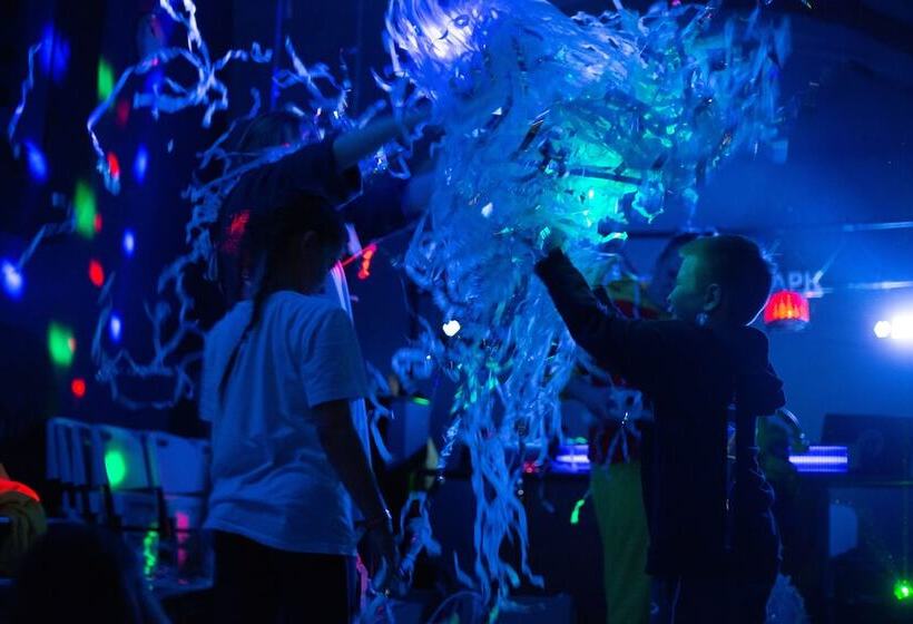 בית מלון כפרי Tropicana Park Country Club