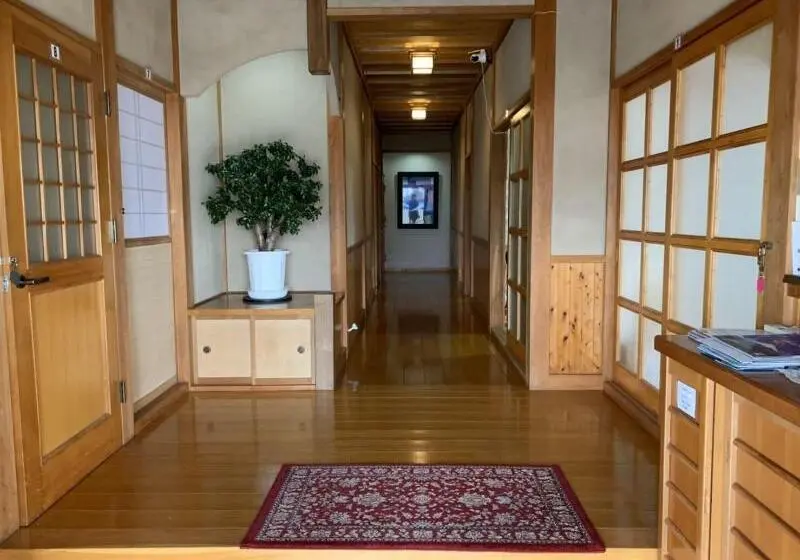 Majatalo Guest House En