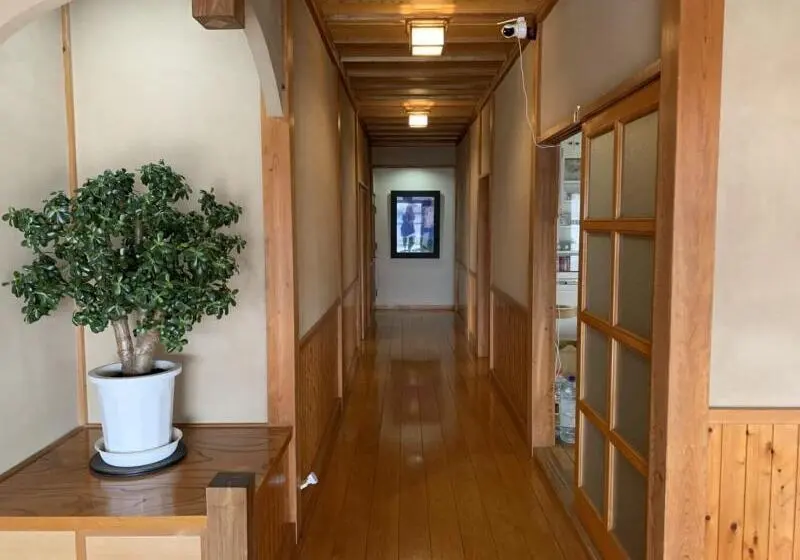 Majatalo Guest House En