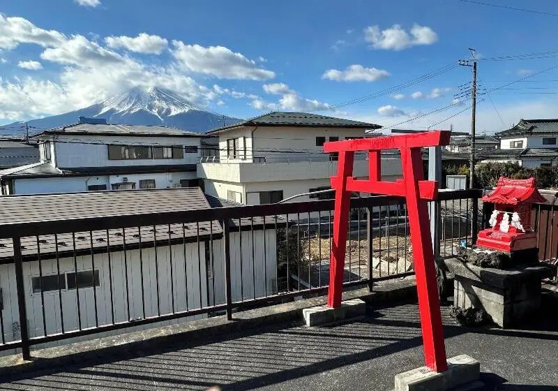 Majatalo Guest House En