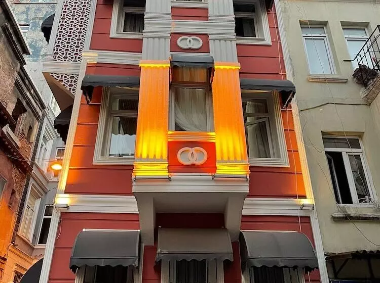 Taksim Red Suite