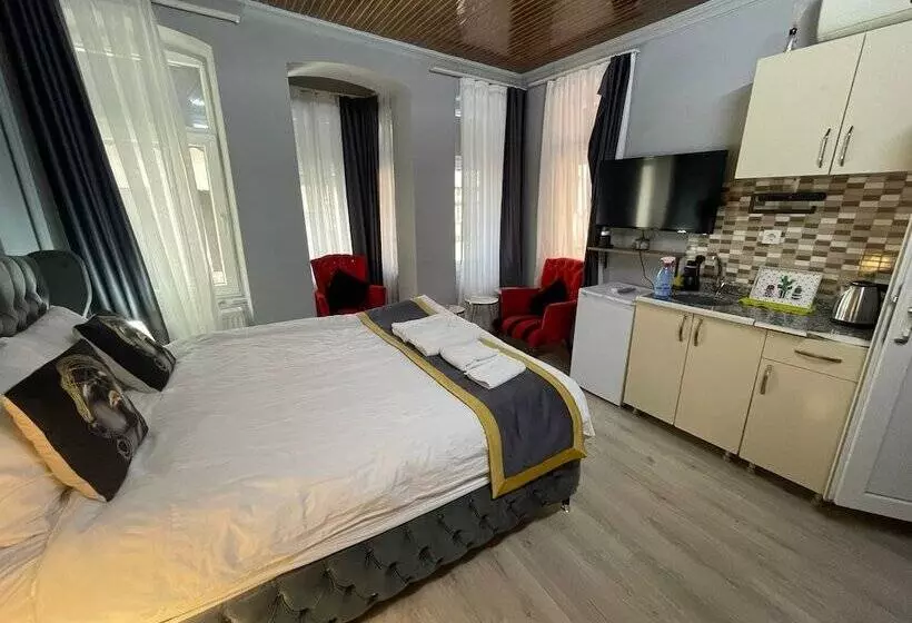 Taksim Red Suite