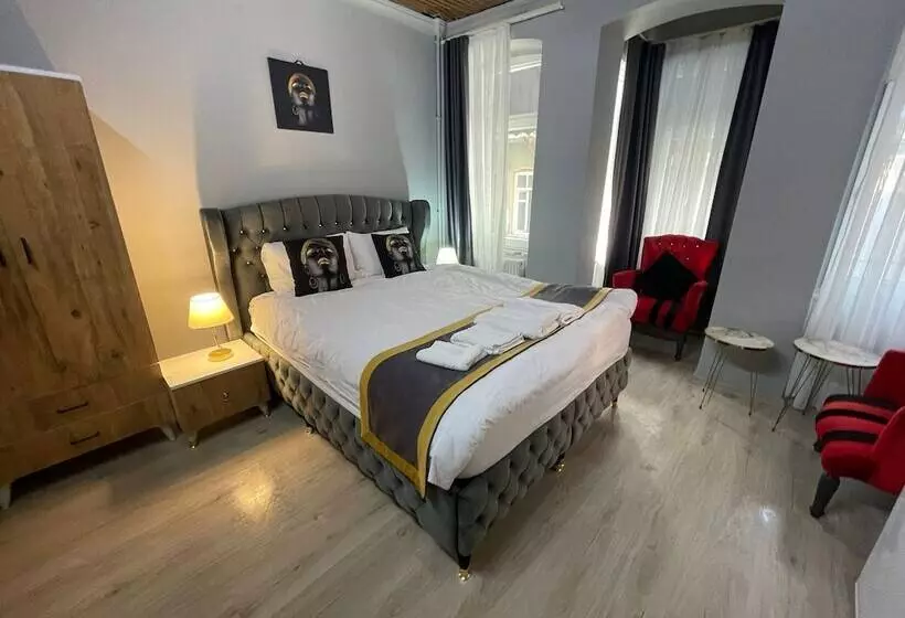 Taksim Red Suite