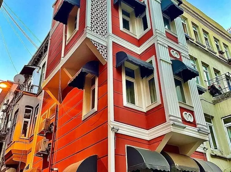 Taksim Red Suite