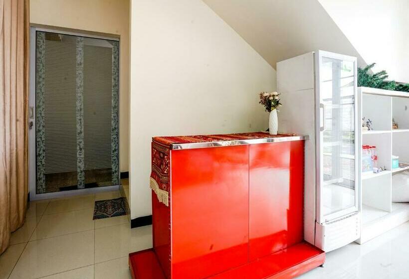 호텔 Oyo 90909 Omah Citra