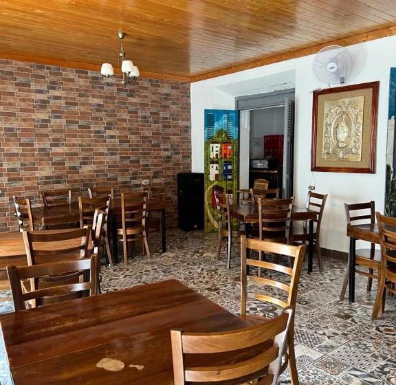 پانسیون Hostal Y Restaurante La Toscana