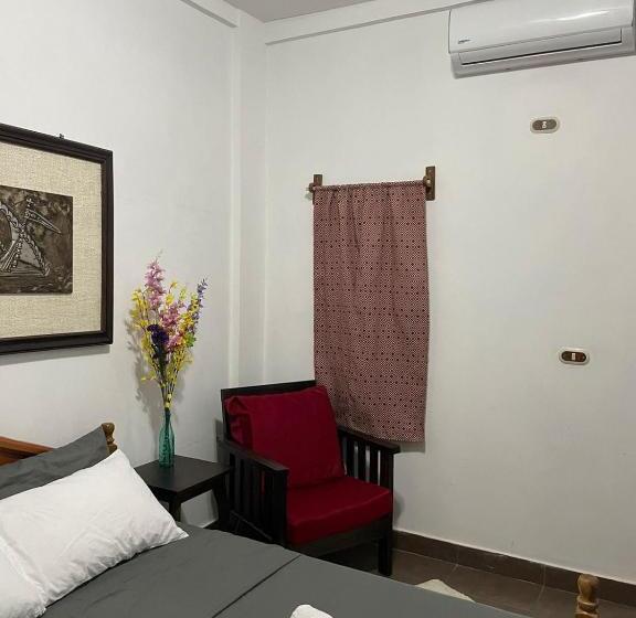 پانسیون Hostal Y Restaurante La Toscana