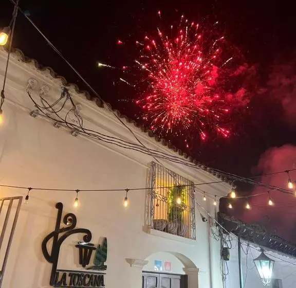 ペンション Hostal Y Restaurante La Toscana