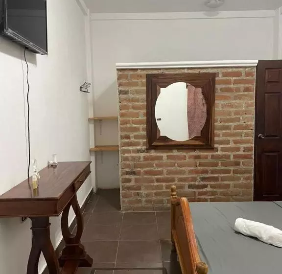 ペンション Hostal Y Restaurante La Toscana