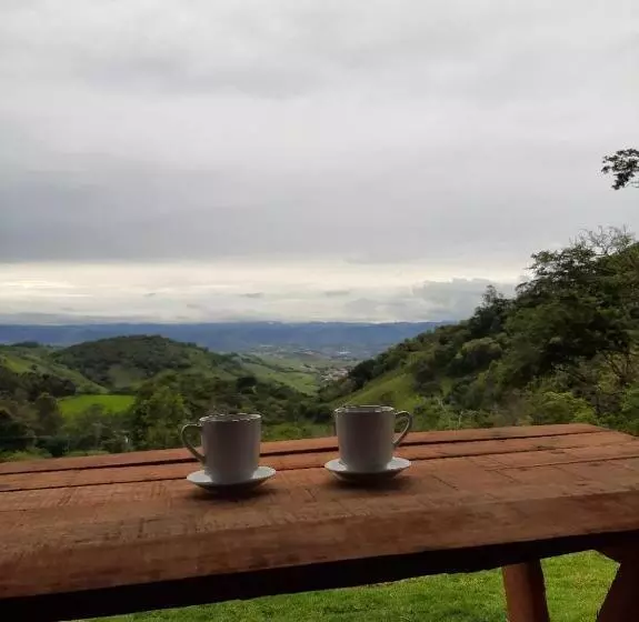 Majatalo Recanto Em Cores   Chalé Com Uma Linda Vista Para As Montanhas