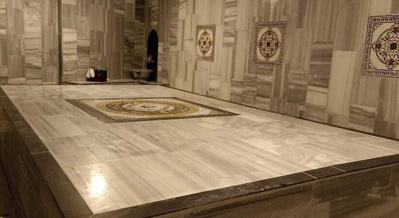 Grand Niki Hotel & Spa