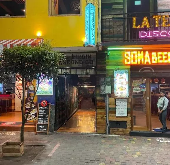 ホテル El Jardín Escondido Party Hostel
