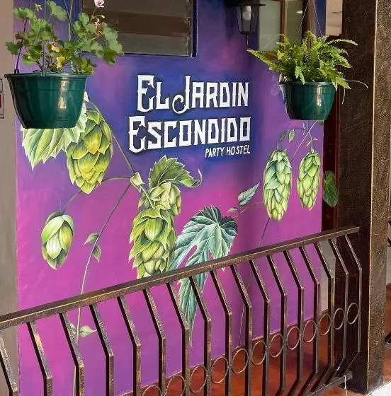 ホテル El Jardín Escondido Party Hostel
