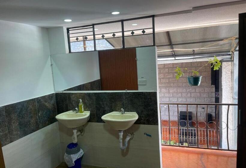 בית מלון כפרי El Jardín Escondido Party Hostel