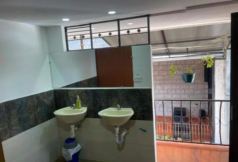 ホテル El Jardín Escondido Party Hostel