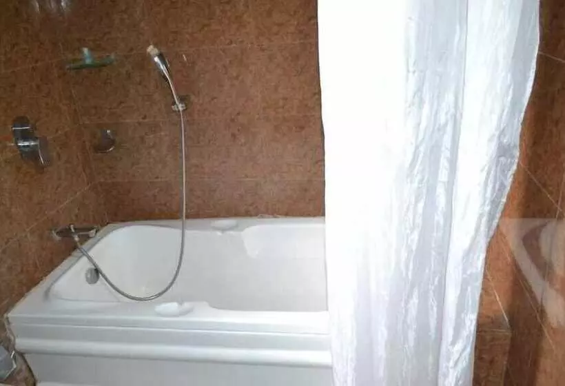 Hotelli The Desert Den  Little Rann Of Kutch