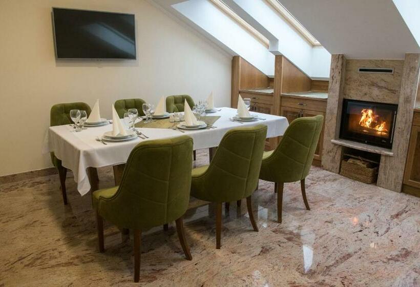 ペンション Robinia Rooms