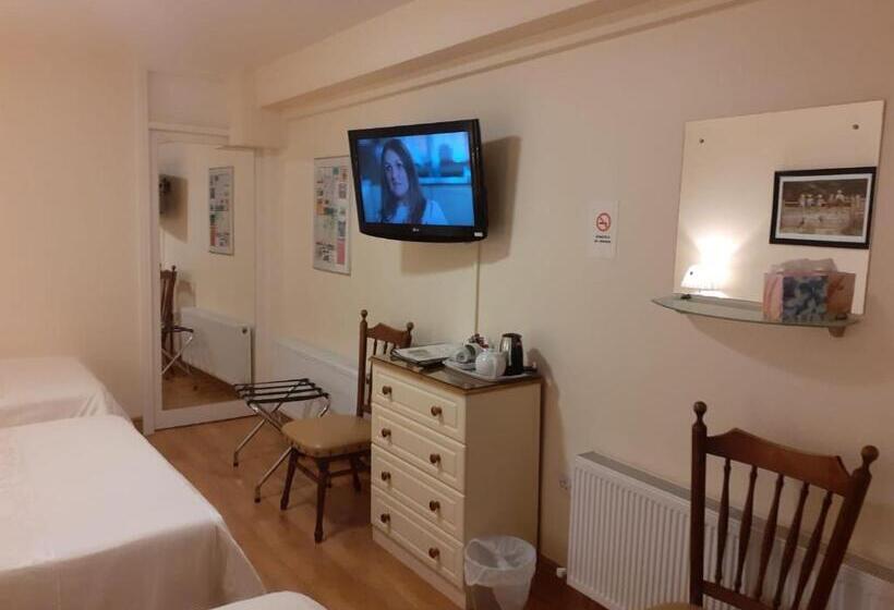 Bed and Breakfast Athlumney Manor Guest Accommodation