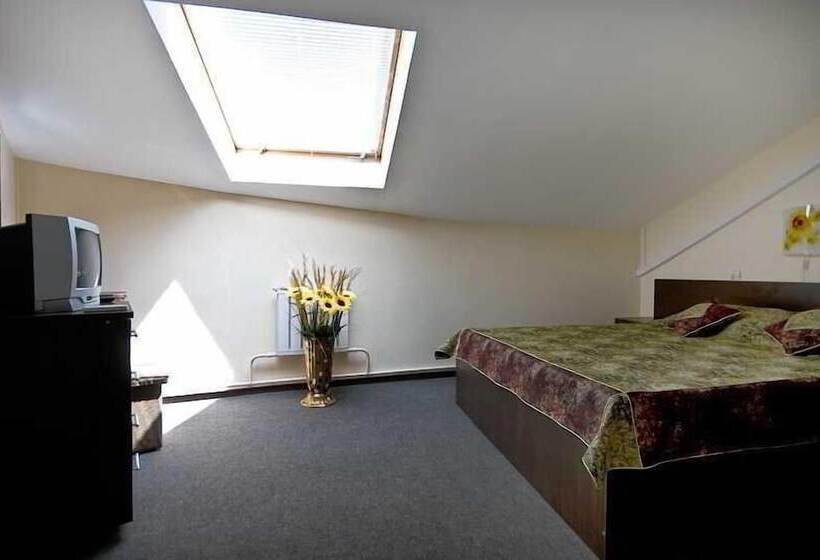 בית מלון כפרי Admiral