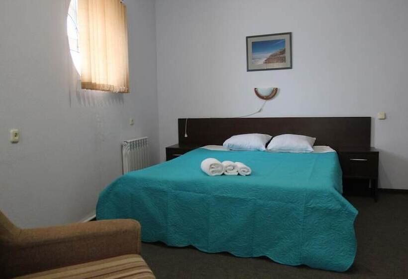 בית מלון כפרי Admiral