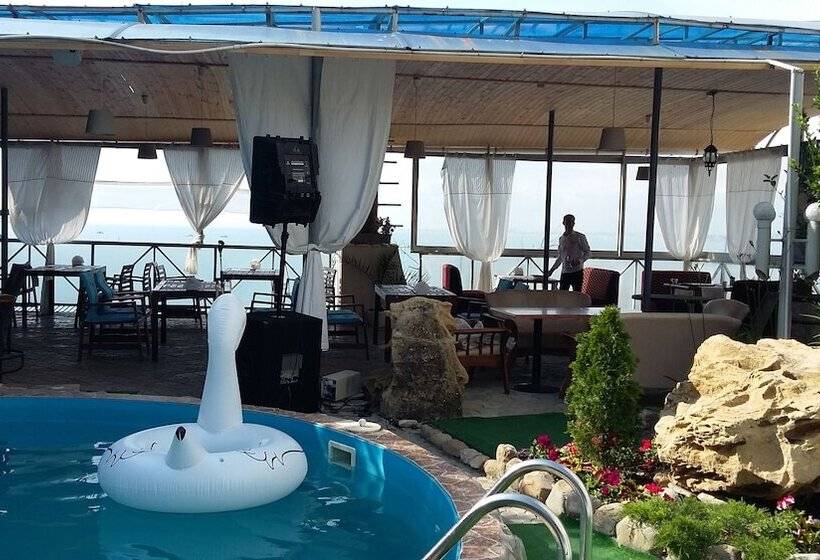 בית מלון כפרי Admiral