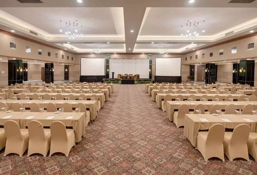 בית מלון כפרי Pangeran Pekanbaru