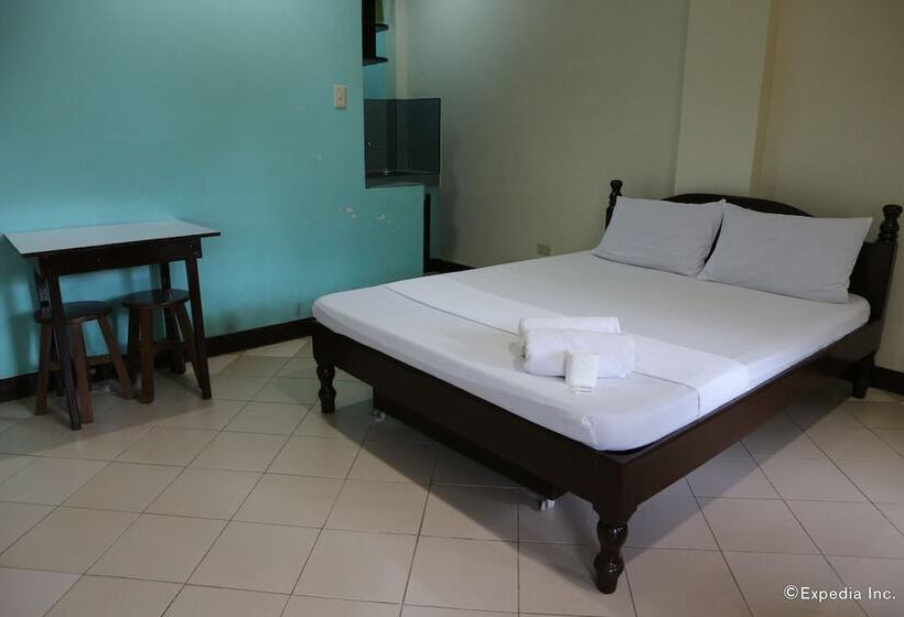 酒店 Royal Crown Inn