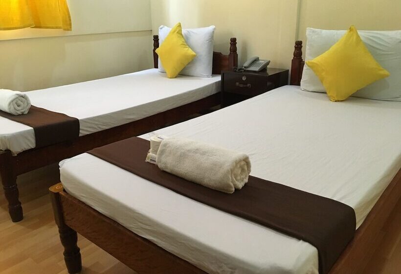 酒店 Royal Crown Inn