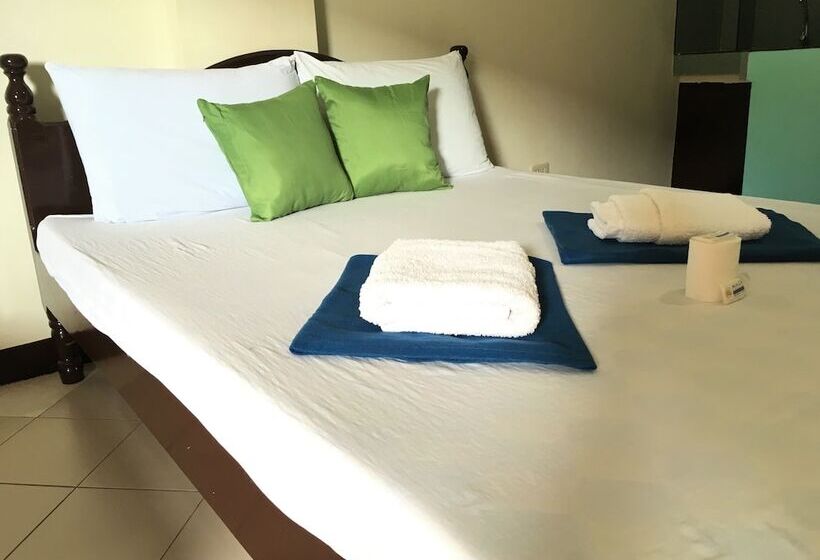 酒店 Royal Crown Inn