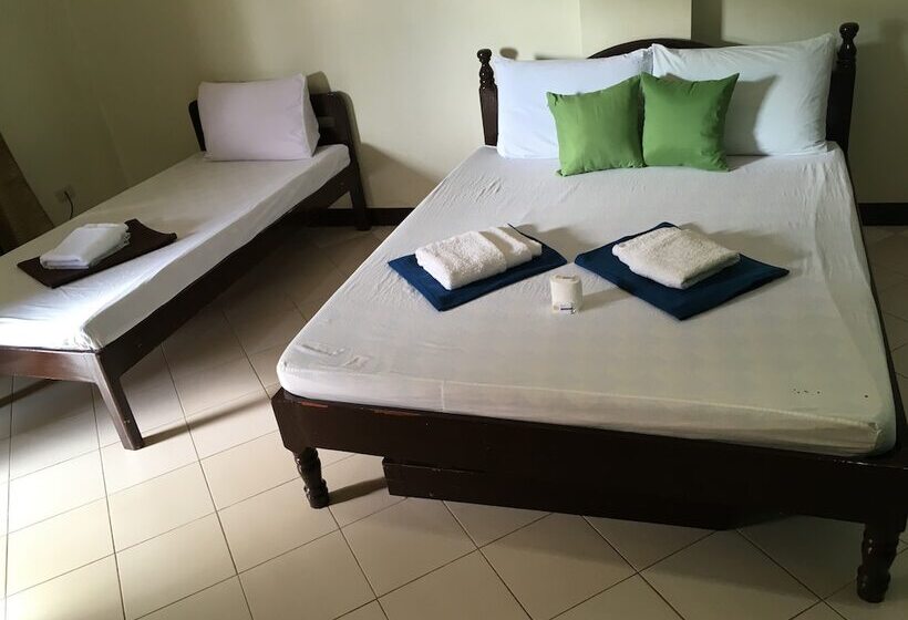 酒店 Royal Crown Inn