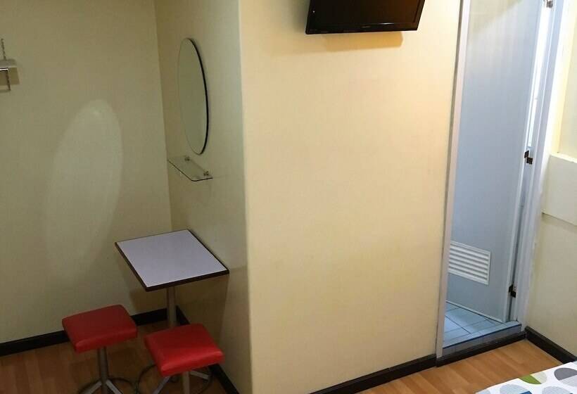 酒店 Royal Crown Inn