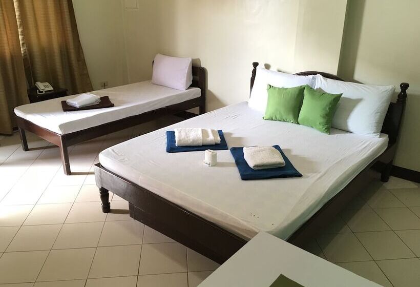 酒店 Royal Crown Inn