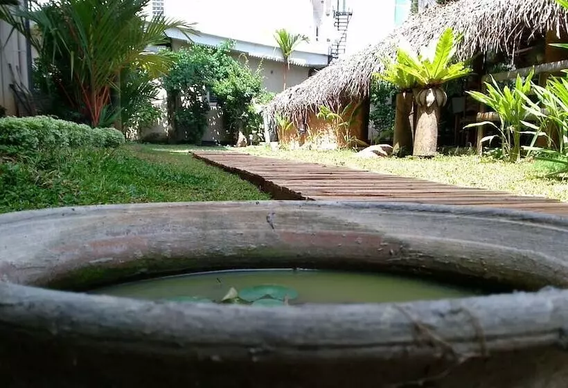 ホテル The Saffron