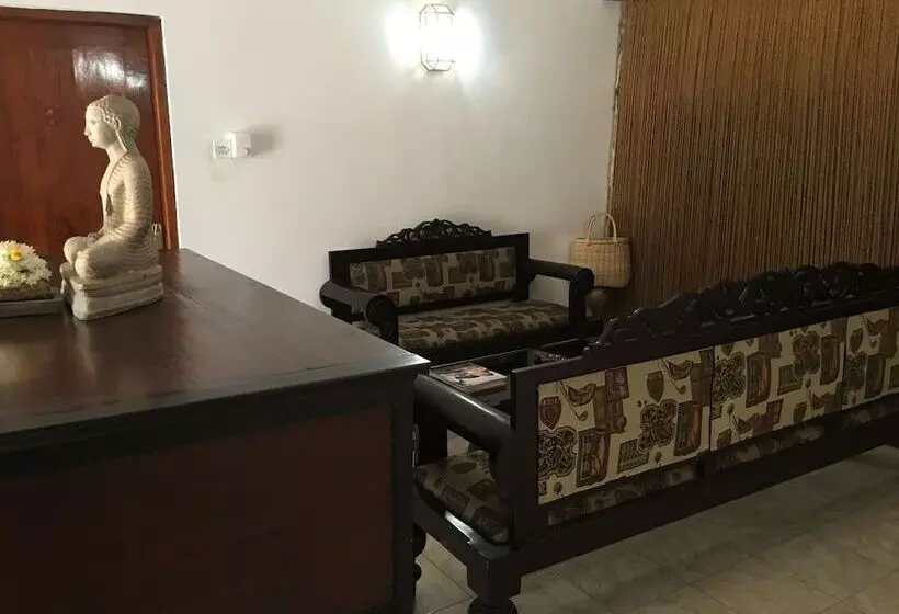 ホテル The Saffron