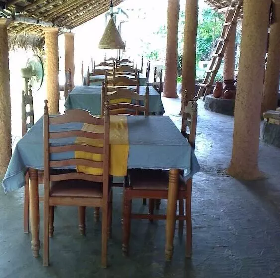 ホテル The Saffron