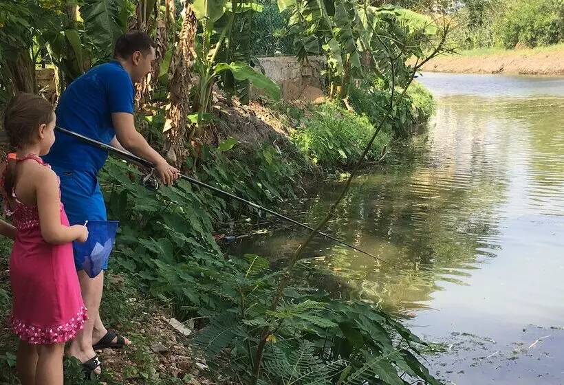 ホテル The Saffron