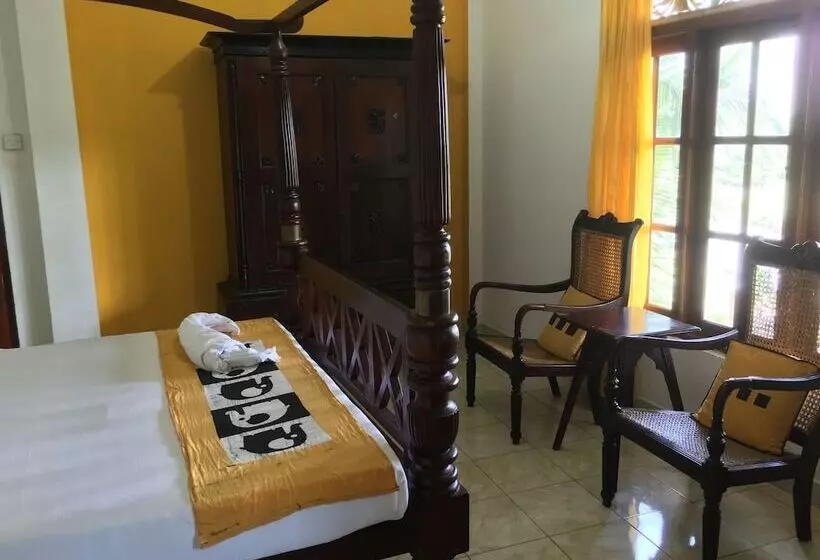 ホテル The Saffron