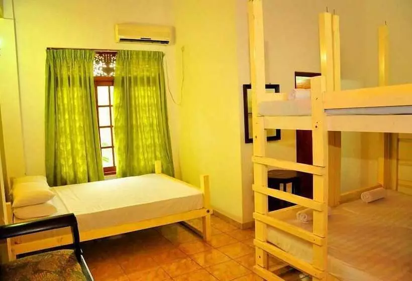 ホテル The Saffron