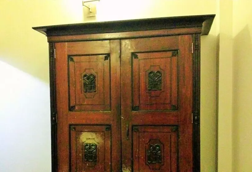 ホテル The Saffron