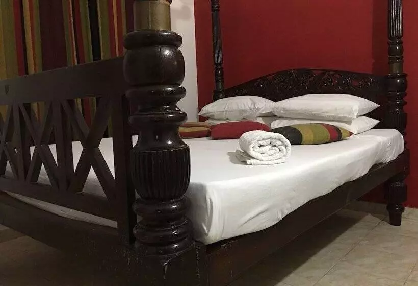 ホテル The Saffron