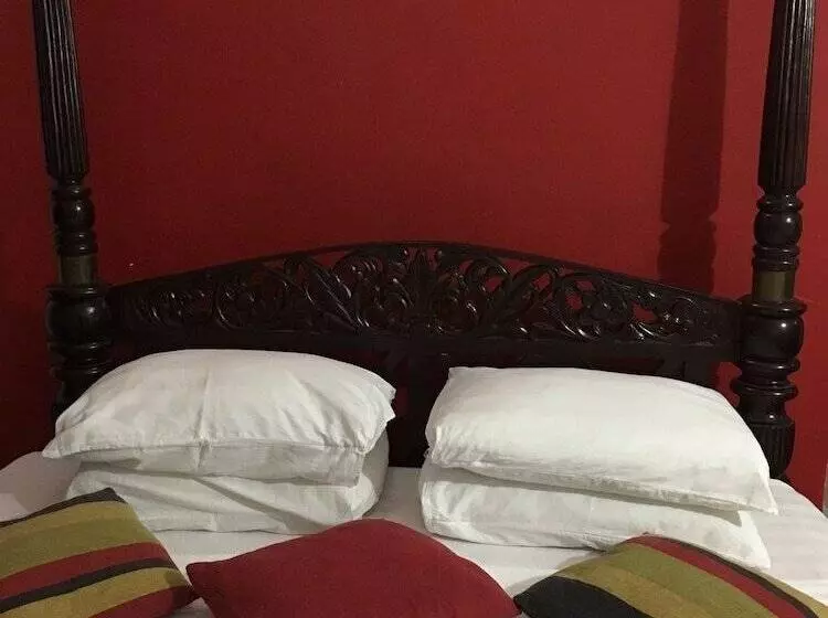 ホテル The Saffron