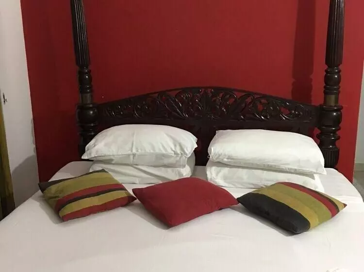 ホテル The Saffron