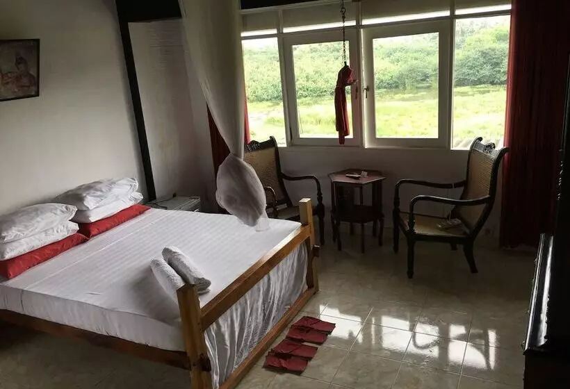 ホテル The Saffron