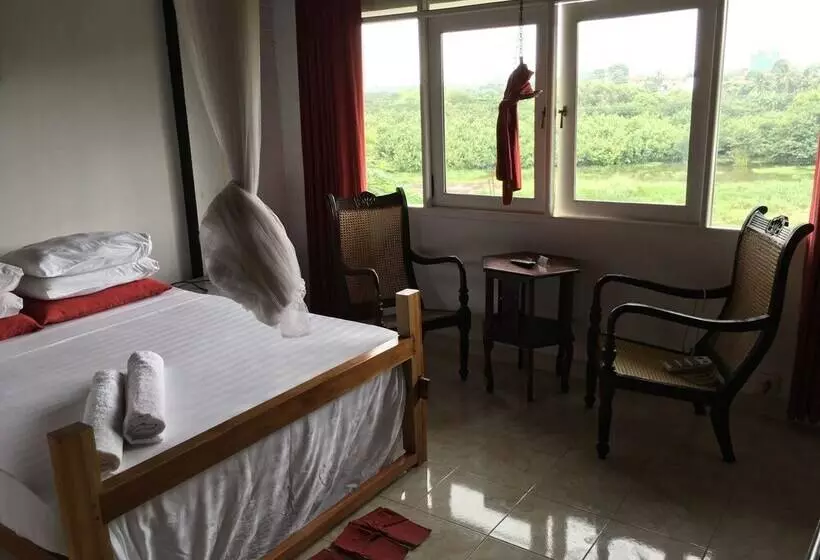 ホテル The Saffron