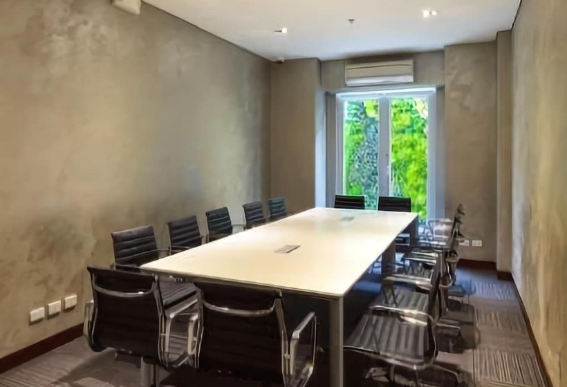 Microtel By Wyndham Acropolis